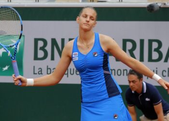 Pliskova eliminada en el Abierto de Francia, Federer avanza