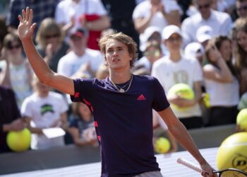 Zverev arranca en Múnich con triunfo, se cita con Garín