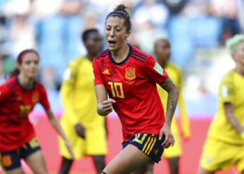 España logra su 1er triunfo en un Mundial femenino