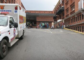 Obrero murió al caer encima de unas vigas