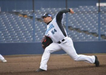 Alex Torres trabaja para mejorar su control en Japón