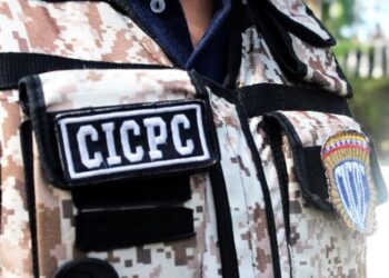 Apresaron a dos individuos con 820 litros de gasolina