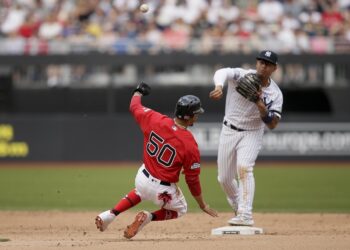 Con remontada, Yanquis barre serie ante Medias Rojas en Londres