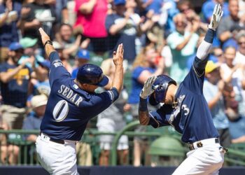 Orlando Arcia pegó un jonrón y Milwaukee batió a Seattle en un duelo interligas (+Video)