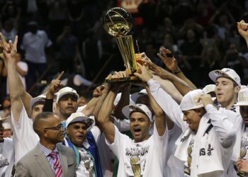 Tony Parker se retira tras 18 años de NBA