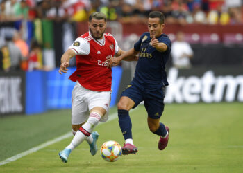 Kolasinac y Ozil salen ilesos de ataque con cuchillos