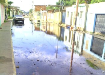 Venidera temporada de lluvias preocupa a habitantes de la calle Urdaneta de Guamachito