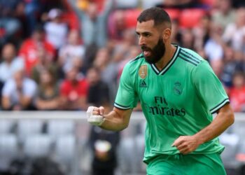 Hattrick de Benzema eclipsa errores defensivos del Real Madrid en su quinto duelo de pretemporada