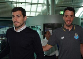 Casillas se suma a personal del Porto tras sufrir infarto
