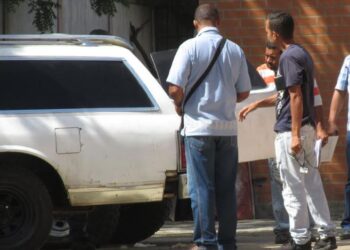 En Barcelona asesinaron a un taxista para robarlo