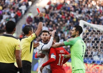 Messi fue expulsado en partido por el tercer lugar que Argentina le ganó a Chile