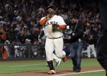 Jonrón de Sandoval en 13ro impulsa a Gigantes ante Cachorros (+Video)