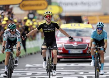 Simon Yates gana la primera etapa del Tour de Francia en los Pirineos