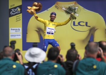 Alaphilippe nuevo líder del Tour tras ganar III etapa