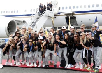 Seleccionadas de Estados Unidos vuelven triunfales a casa