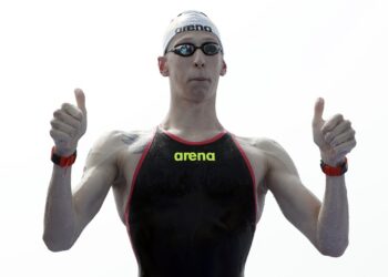 En foto finish, Wellbrock gana 10K en aguas abiertas