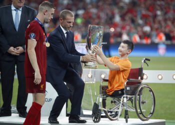 UEFA aplaza negociaciones sobre Liga de Campeones