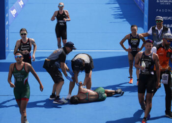 Calor en Tokio obliga abreviar prueba de triatlón femenino