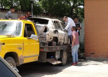 Dos personas calcinadas fueron halladas en un vehículo en Barcelona