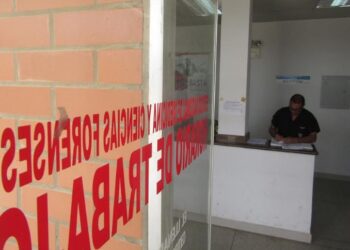 Murió comerciante al estrellar el vehículo contra un poste