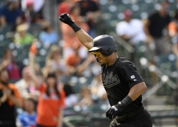 Santander aporta cinco hits en triunfo de Orioles sobre Mantarrayas (+Video)