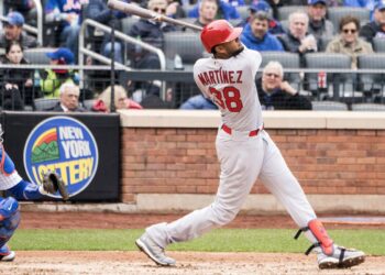 José "Cafecito" Martínez se lesionó el hombro derecho y será evaluado diariamente