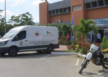 Policías le pusieron “los ganchos” a un presunto robacarros