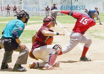 Universitarios domina semifinal del béisbol AA﻿ en El Tigre