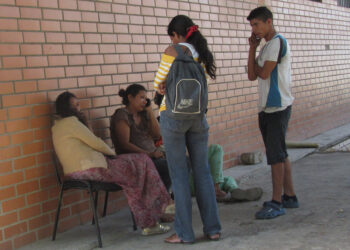 Vuelco de vehículo dejó un joven muerto y seis heridos