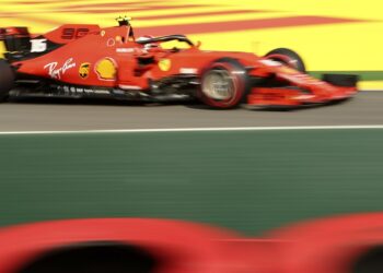 Hamilton choca en las prácticas, Ferrari tiene el 1-2 en el GP de Bélgica