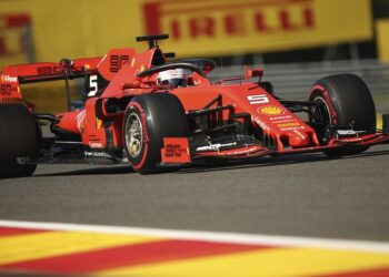 Vettel domina 1ra sesión de práctica para GP de Bélgica