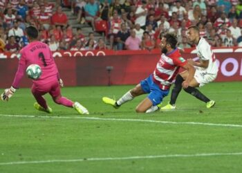 Sevilla vence 1-0 a Granada y sigue perfecto en La Liga