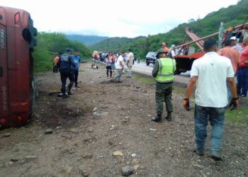 ﻿Vuelco de un expreso Yutong dejó 4 muertos y 34 lesionados