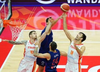España acabó con el invicto de Serbia en la Copa Mundial de Baloncesto