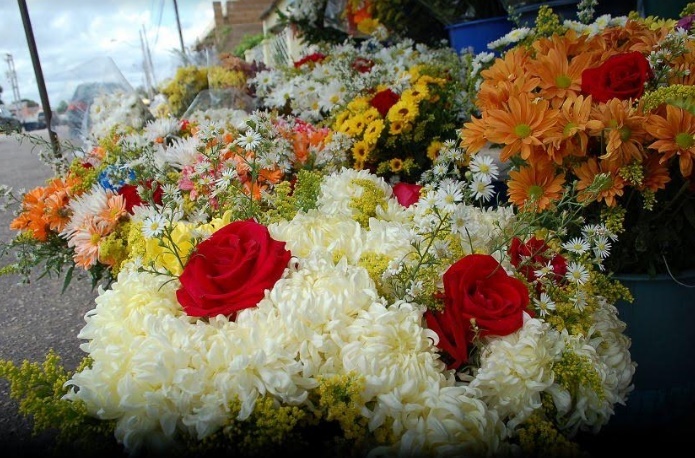 Merma venta de flores naturales en el mercado de Puerto La Cruz - El Tiempo