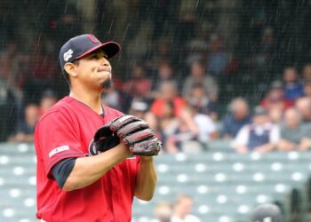 Carlos Carrasco cargó con su séptimo revés de la temporada tras su regreso a Cleveland