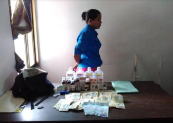 Detuvieron a una mujer por revender medicamentos