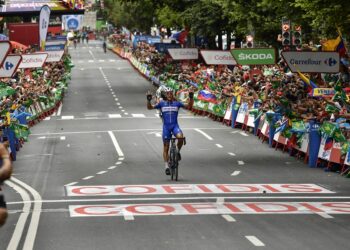 Gilbert gana 12da etapa de la Vuelta a España; Roglic aún es líder