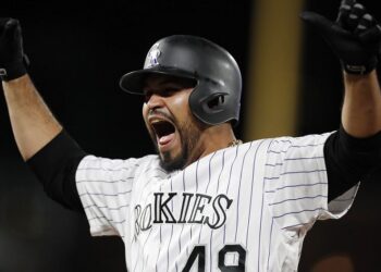 Senzatela y Story guían a Rockies a triunfo sobre Mets
