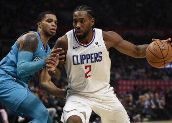 Leonard suma 30 puntos y conduce a Clippers al triunfo