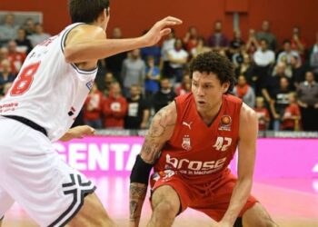 Michael Carrera destacó en el baloncesto alemán