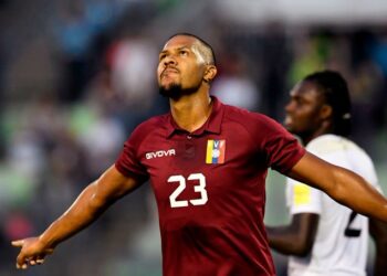 Venezuela venció 2-0 a una débil Trinidad y Tobago en el olímpico de la UCV