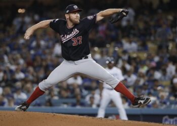 Un sólido Strasburg dejó a los Nacionales a un paso de avanzar a la Serie Mundial