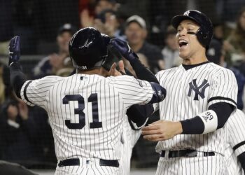 Los Yanquis reaccionan y estiran la serie de playoffs hasta Houston
