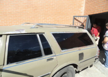 Hallaron muerto a un hombre en el patio de su casa