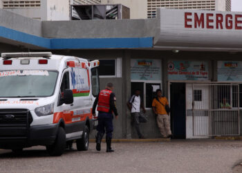 Uno obrero murió al caer del techo de su casa