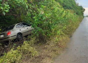 Chofer salió herido en vuelco de automóvil﻿
