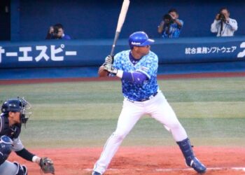 José Celestino López consiguió quinto Guante de Oro en Japón