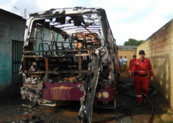 Se incendió autobús de pasajeros en El Tigre