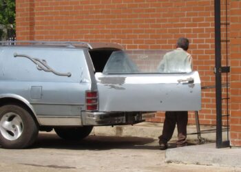 Un adolescente pereció tras comer carne y pellejo